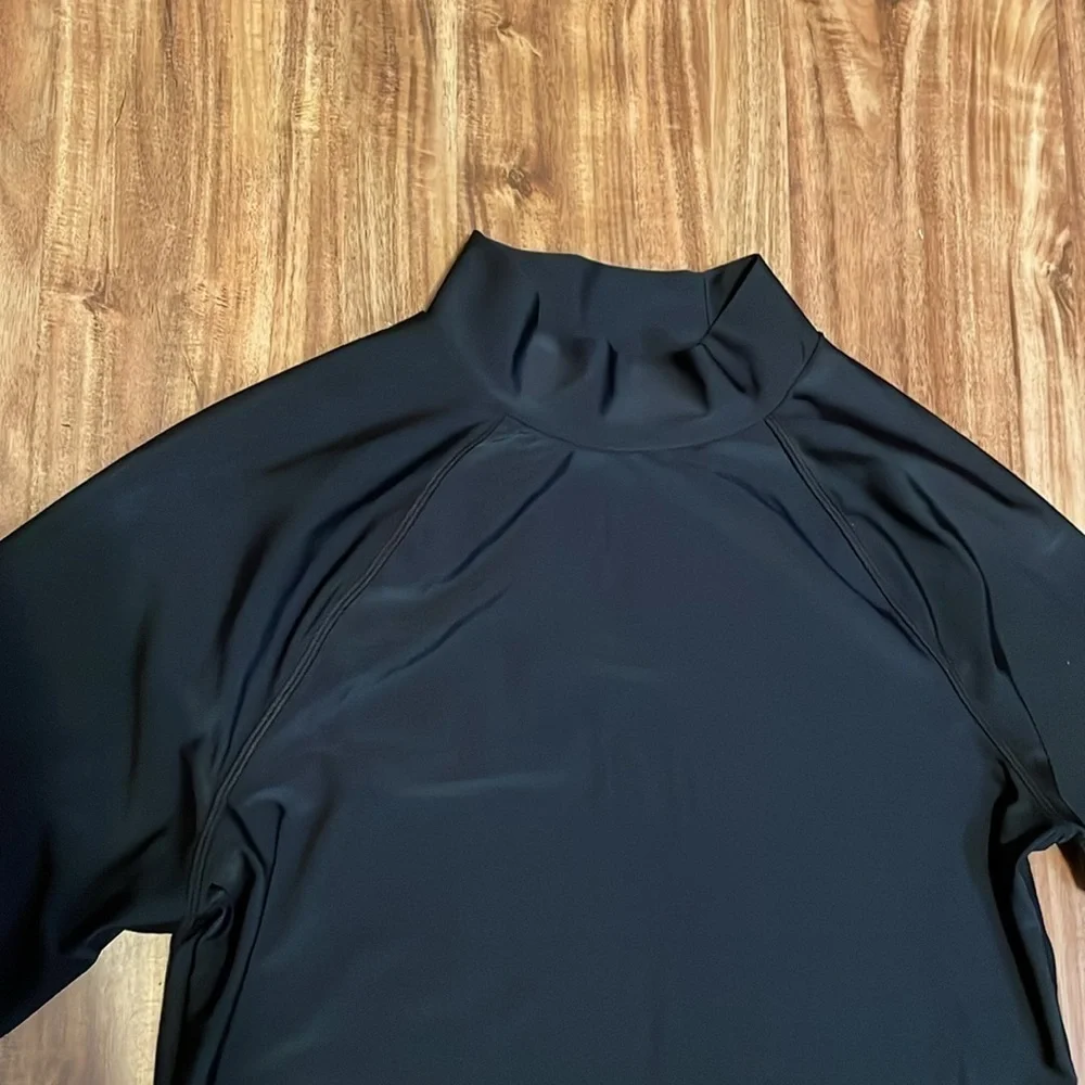 Old navy women’s rashguard Large swim bathing suit top black mock long sleeve
